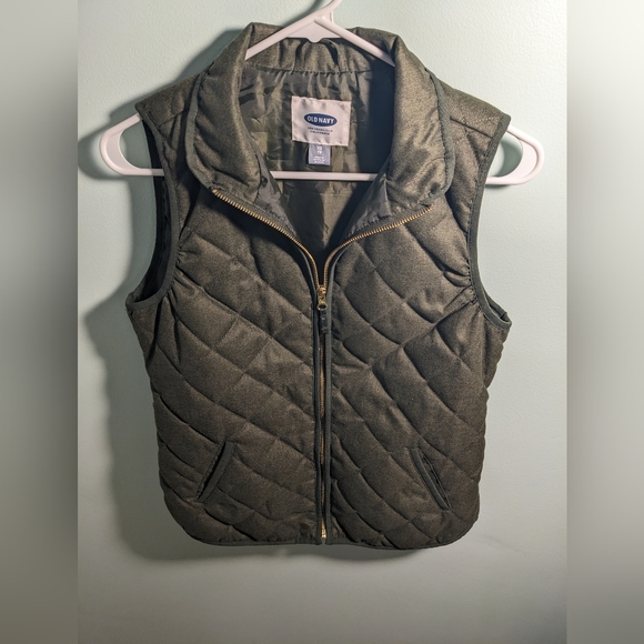 Old Navy Quilted Vest - Picture 5 of 7